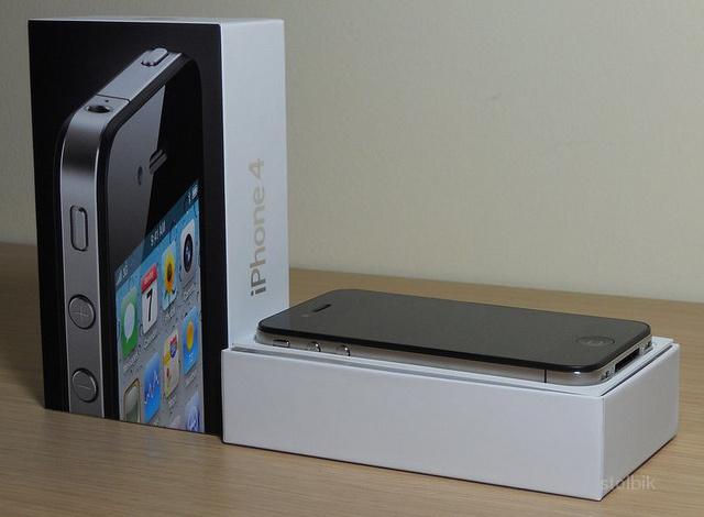 Apple® - iPhone 4 with 32GB Memory   cost  $350 USD - Россия