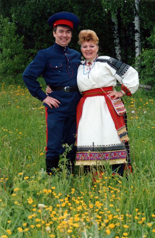 Народный  дует - певица и поющий баянист - Россия