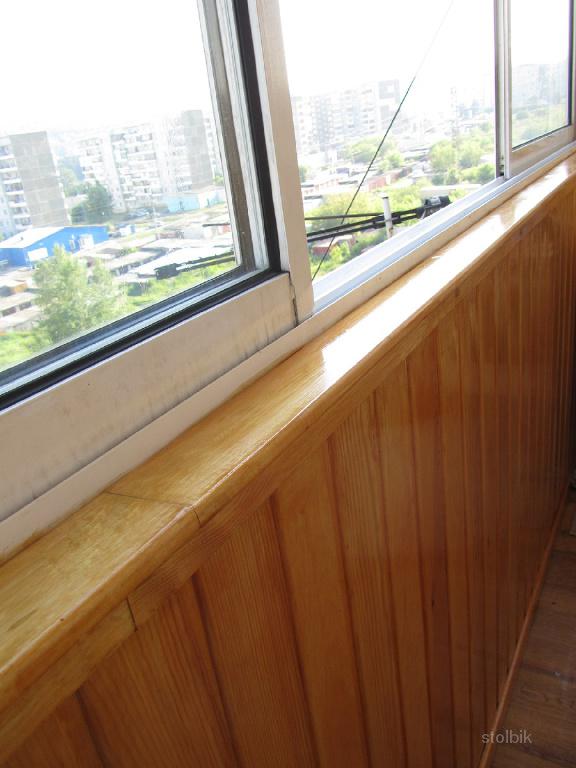 Красивый балкон. отделка деревянной вагонкой . цена - 600.00.