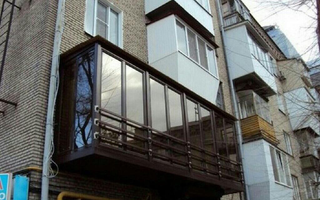 Балконы снаружи.